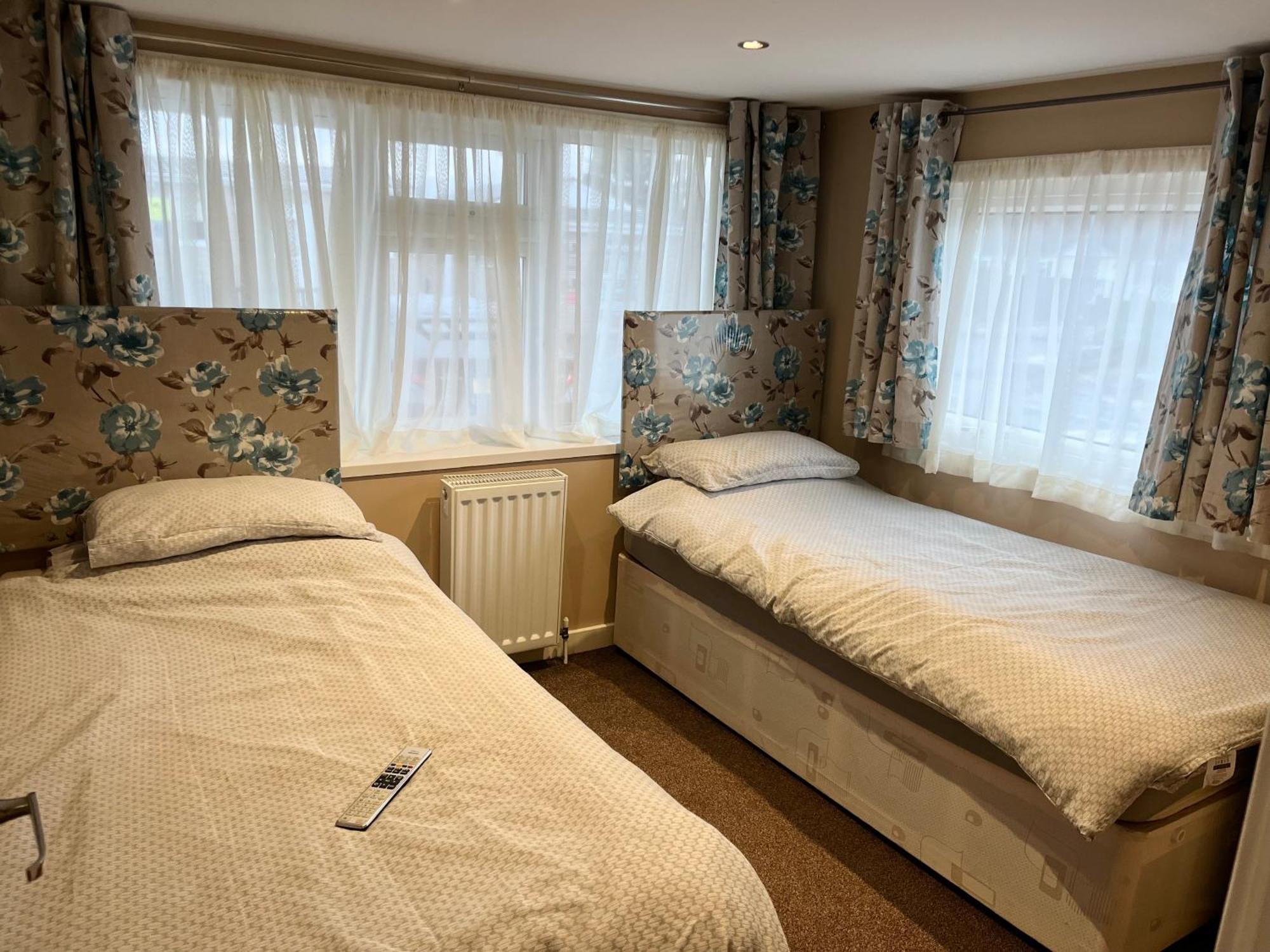 2 Bedroom Self-Catering Chalet Stepps Luaran gambar