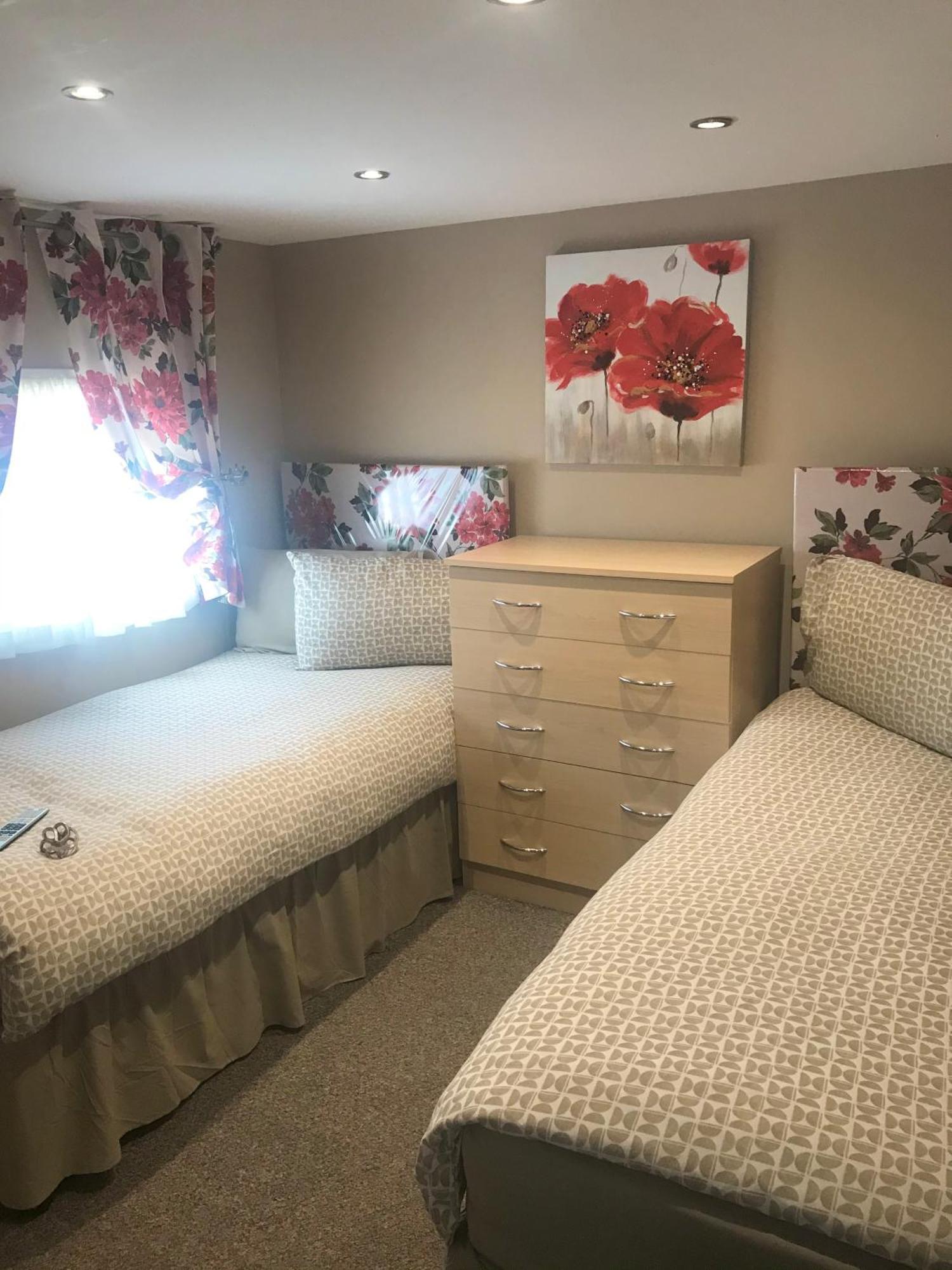 2 Bedroom Self-Catering Chalet Stepps Luaran gambar